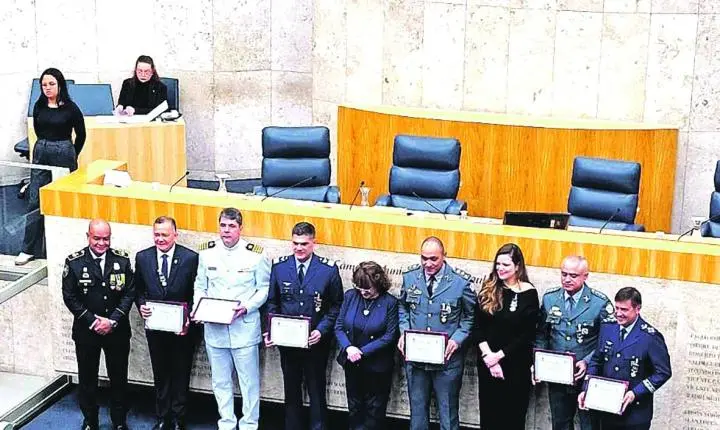 Câmara de SP homenageia GCMs com a Medalha e Diploma Jânio Quadros