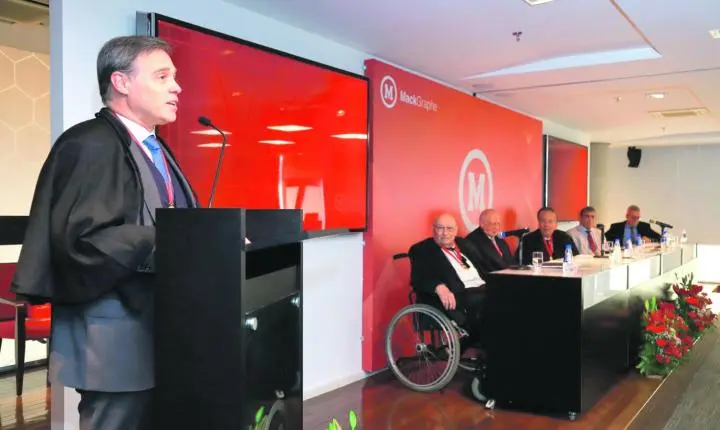 Com saudação de Ives Gandra, ministro André Mendonça toma posse na Academia Mackenzista de Letras