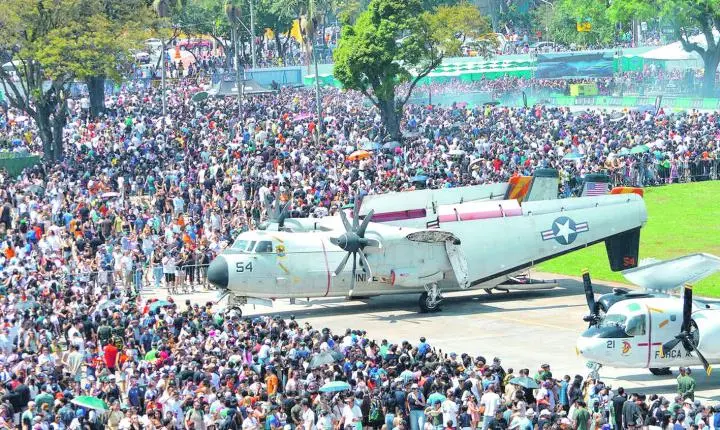 Domingo Aéreo bate recorde com 300 mil visitantes no PAMASP
