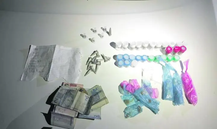 Equipes da 4ªCIA do 5ºBPM/M apreendem grande quantidade de drogas em área de tráfico