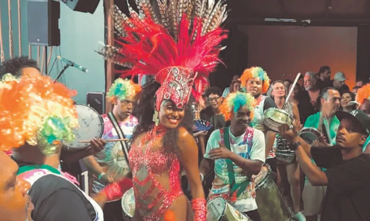 Grito de Carnaval do Clube Esperia une as marchinhas tradicionais e novos ritmos no Boteco Floresta 