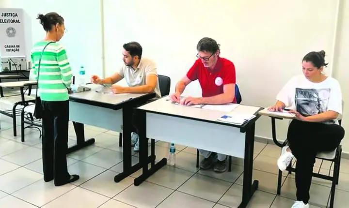 Justiça Eleitoral passa a usar WhatsApp para convocar mesários em SP