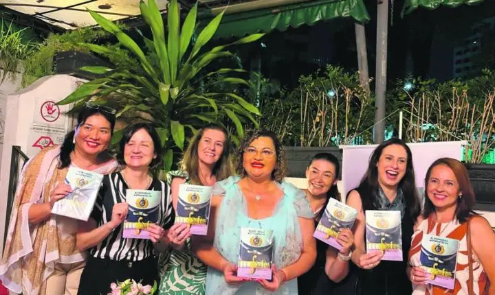 Noite de autógrafos marca a estreia literária da coronel Ana Paula Benevenuto