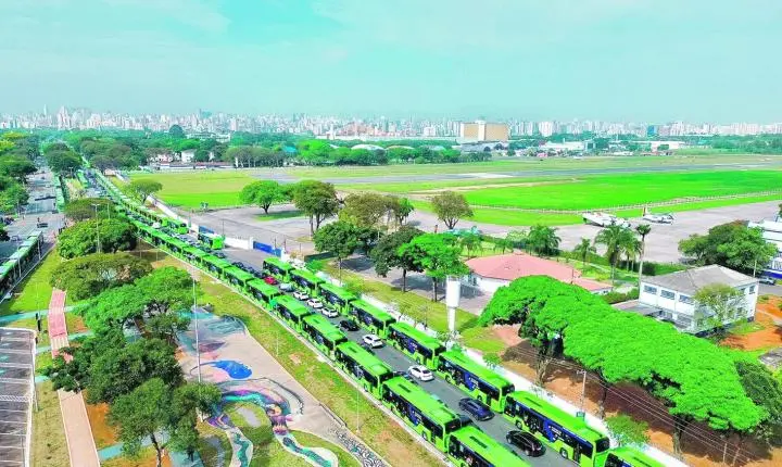 Prefeitura atinge marco histórico de 2 mil ônibus elétricos