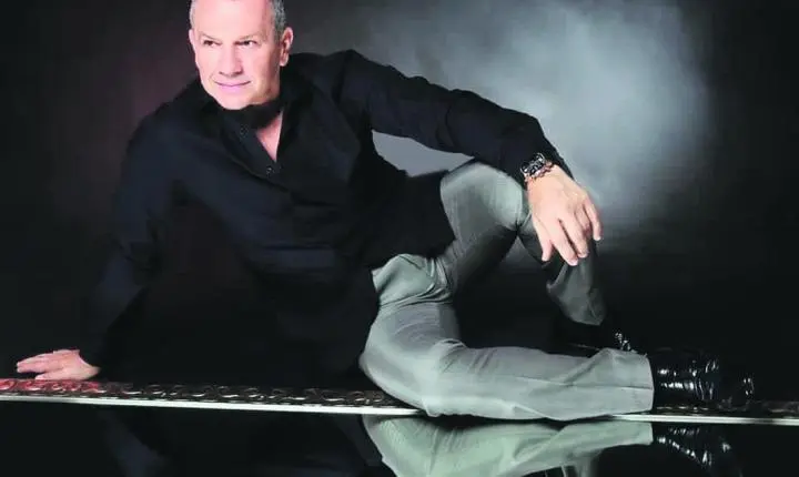 Sesc Santana apresenta show de Tony Mouzayek, cantor sírio radicado no Brasil e produtor de música árabe