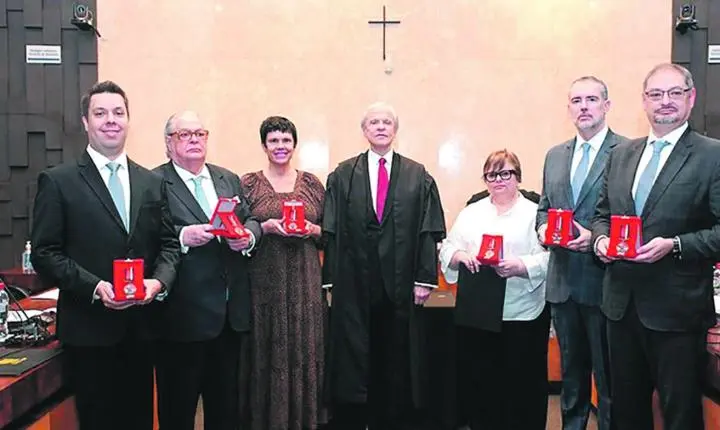 TRE-SP homenageia contribuições notáveis à Justiça Eleitoral com Medalha Mário Guimarães